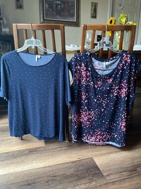 Two Elle Navy Tops in Size XXL! Navy with white triangles & Navy with pink!